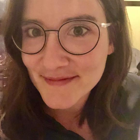 Meet your Posher, Kim - Picture 1 of 1